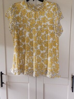 DR2 Yellow Floral Ruffle-Neck Blouse
